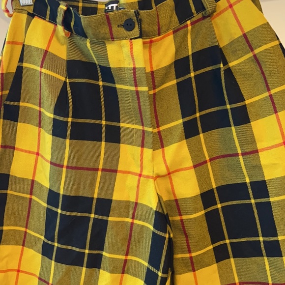 Live too true - Picture 1 of 9